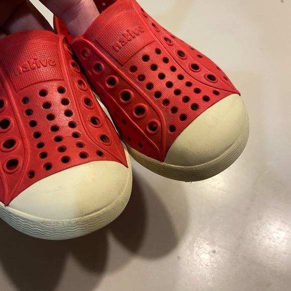 Native Jefferson water shoes size 8 - Picture 2 of 5